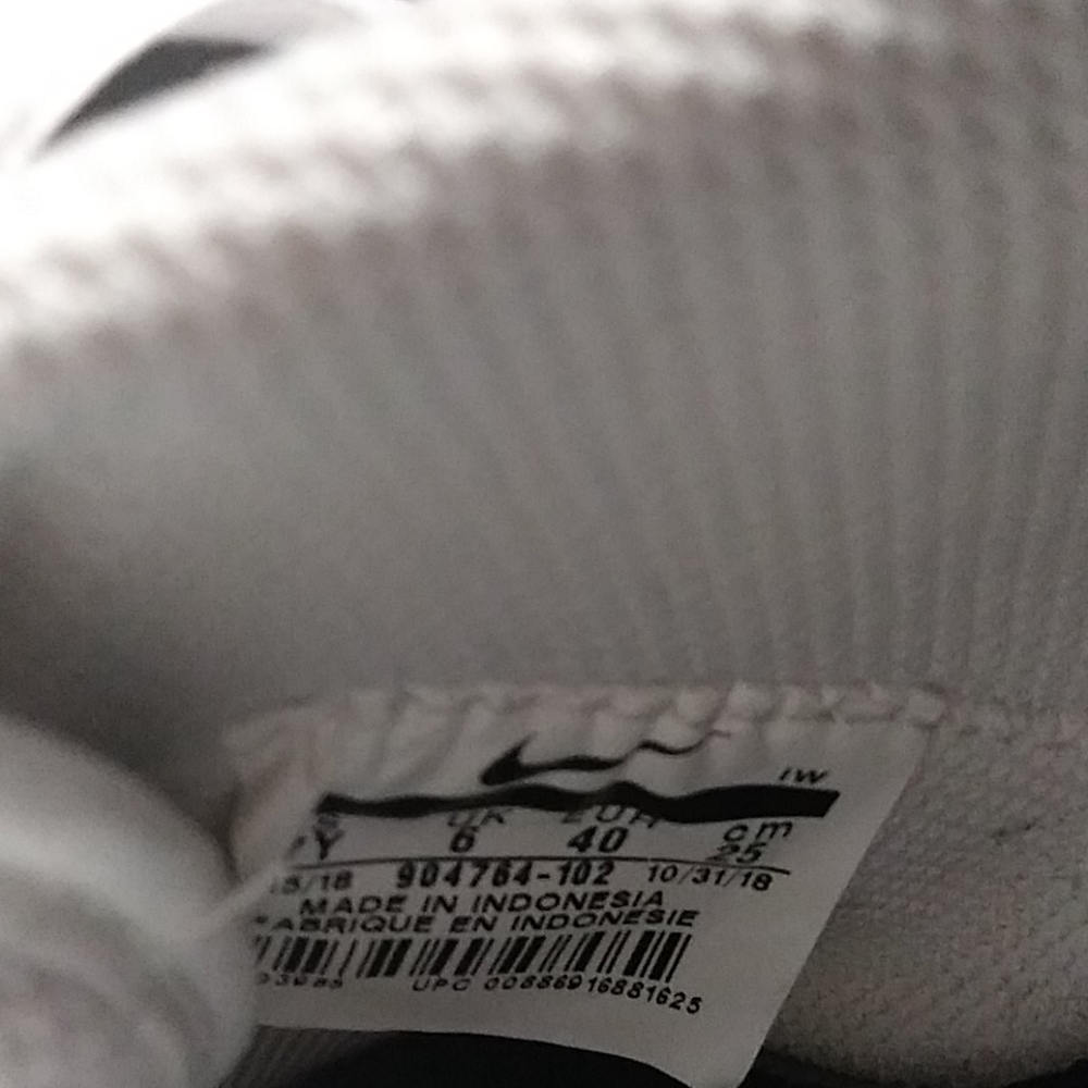 Nike shoes - Picture 4 of 4